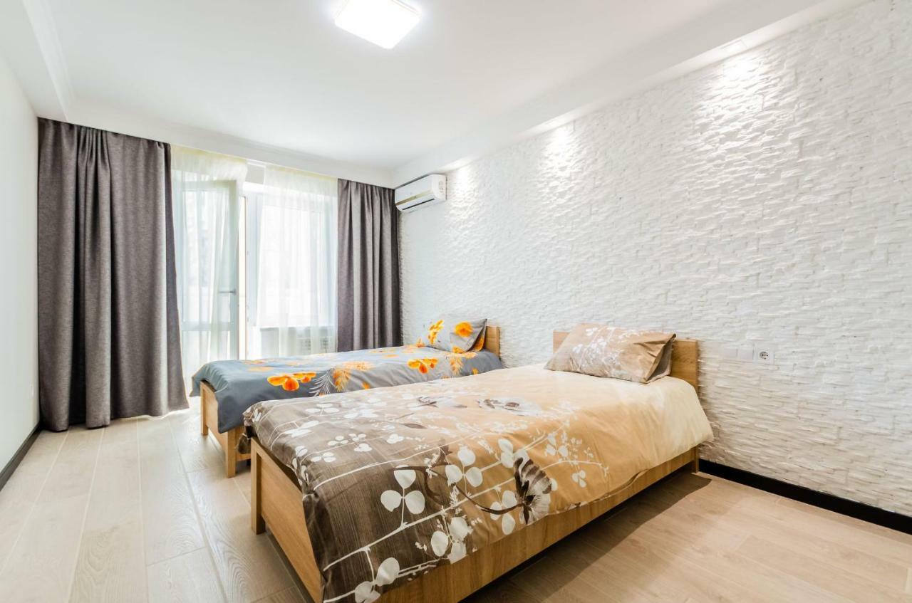 Artal Apartment On Obolonsky Avenue 16A เคียฟ ภายนอก รูปภาพ