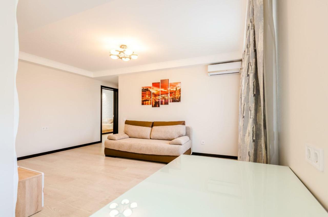 Artal Apartment On Obolonsky Avenue 16A เคียฟ ภายนอก รูปภาพ